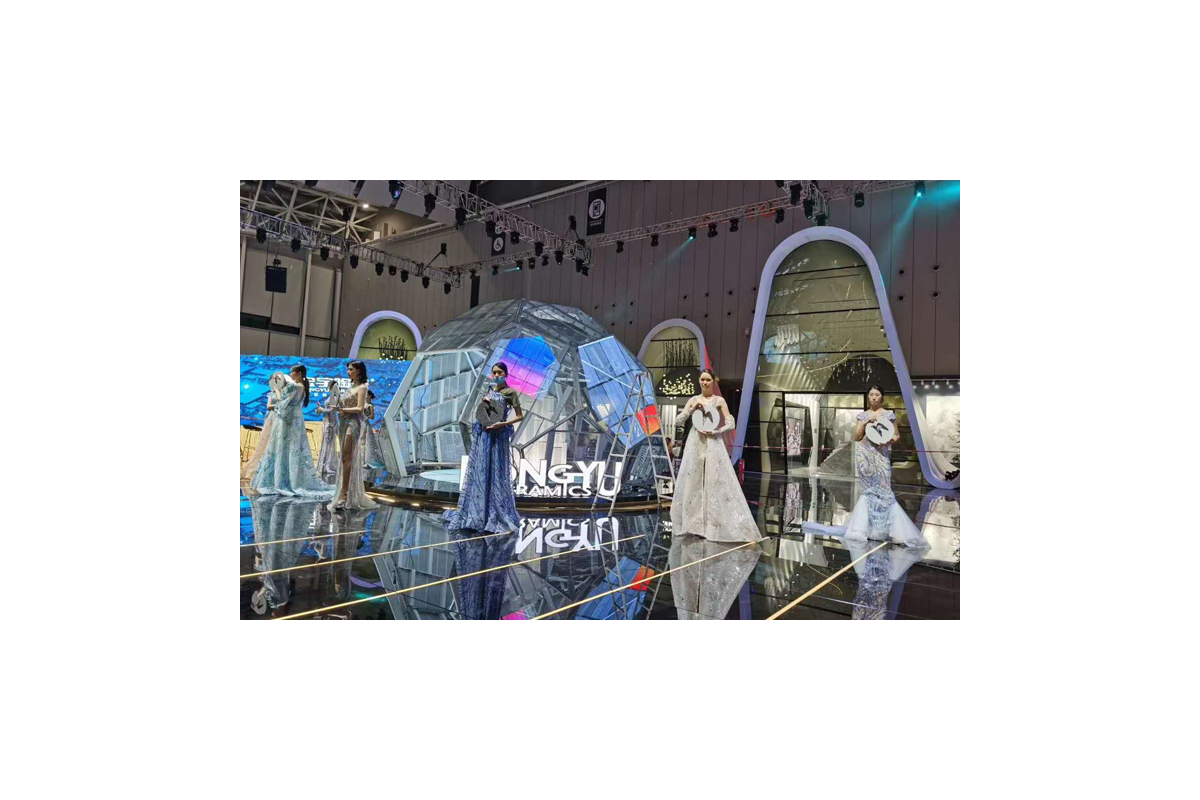 廣東佛山潭洲國際會(huì)展中心52平方米足球透明屏